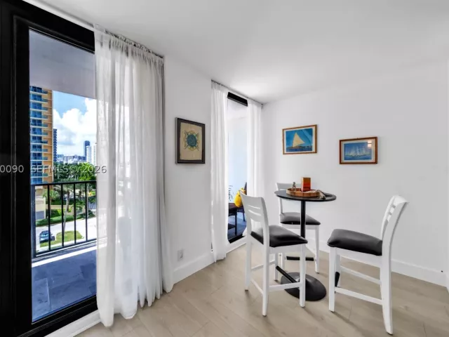 2-bedroom condo for rent in Hollywood - 2401 S Ocean Dr 507 - MondialRealty