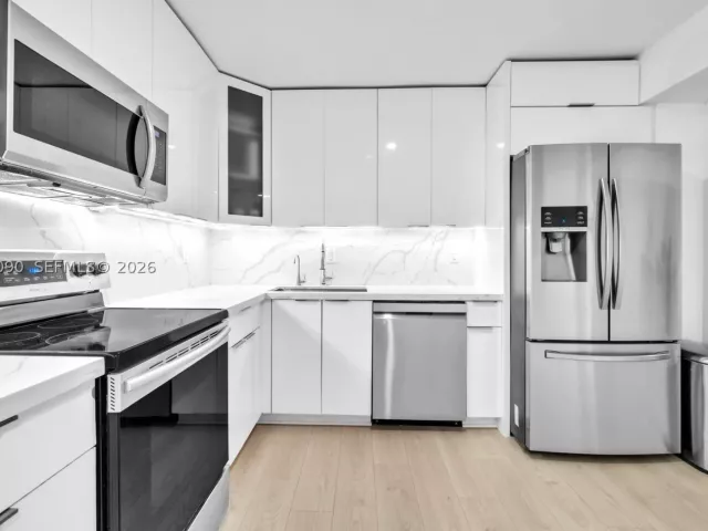 2-bedroom condo for rent in Hollywood - 2401 S Ocean Dr 507 - MondialRealty