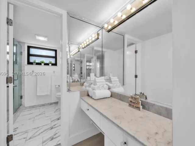 2-bedroom condo for rent in Hollywood - 2401 S Ocean Dr 507 - MondialRealty