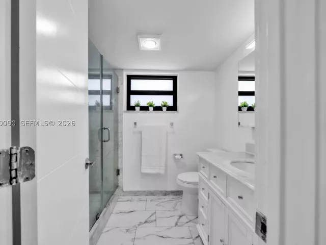 2-bedroom condo for rent in Hollywood - 2401 S Ocean Dr 507 - MondialRealty