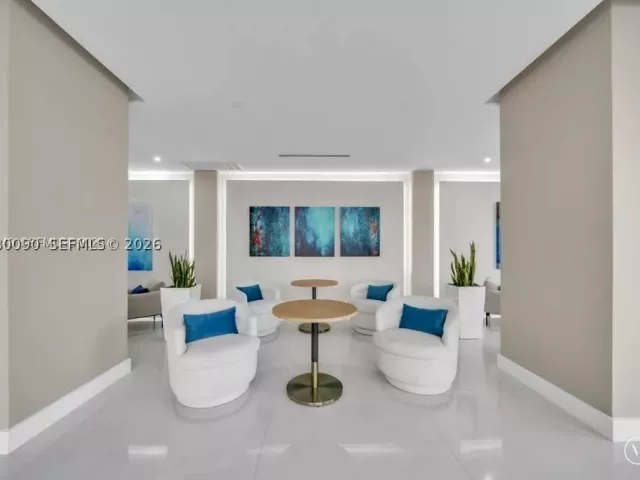 2-bedroom condo for rent in Hollywood - 2401 S Ocean Dr 507 - MondialRealty