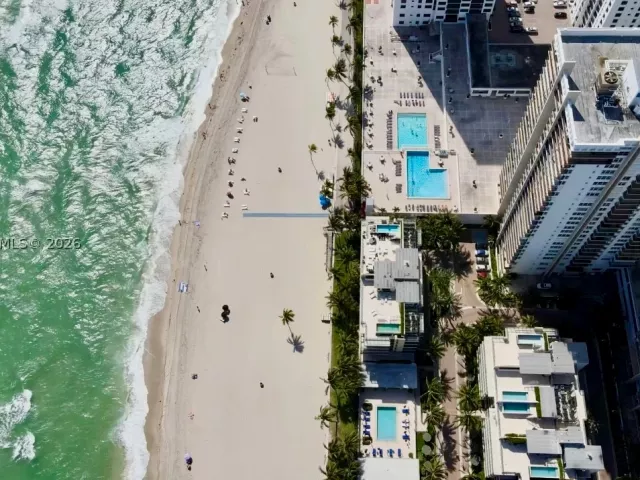 2-bedroom condo for rent in Hollywood - 2401 S Ocean Dr 507 - MondialRealty