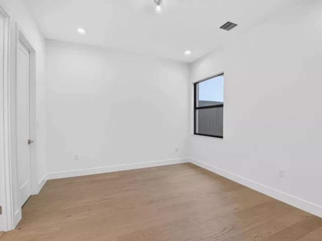 3-bedroom home for rent in Boca Raton - 9724 JUNIPER BAY Avenue - MondialRealty