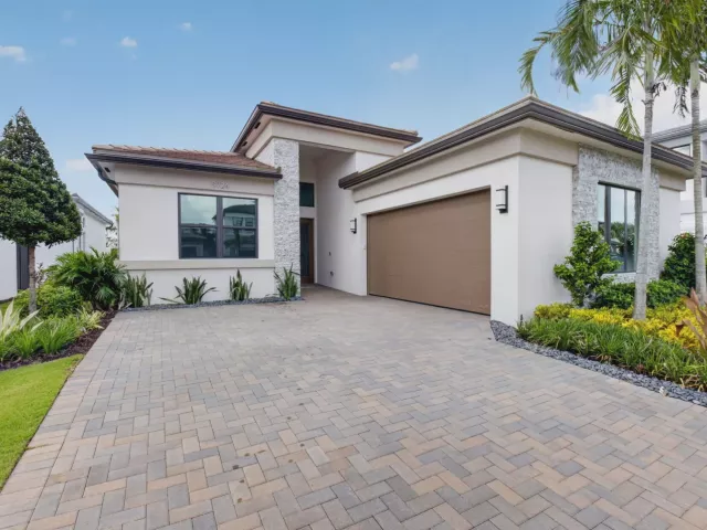 3-bedroom home for rent in Boca Raton - 9724 JUNIPER BAY Avenue - MondialRealty