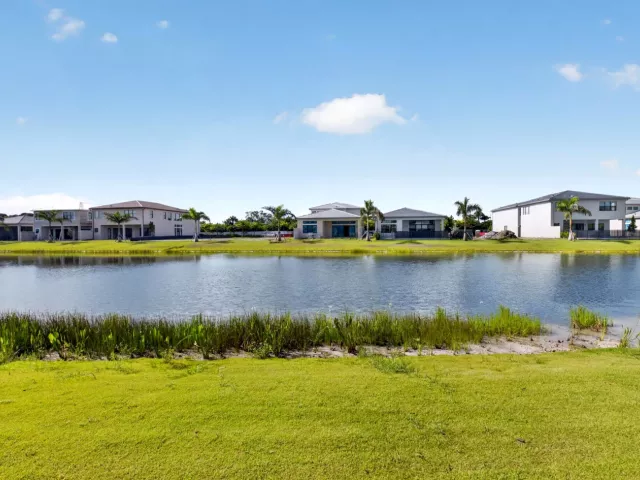 3-bedroom home for rent in Boca Raton - 9724 JUNIPER BAY Avenue - MondialRealty