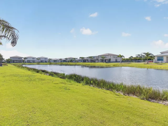 3-bedroom home for rent in Boca Raton - 9724 JUNIPER BAY Avenue - MondialRealty