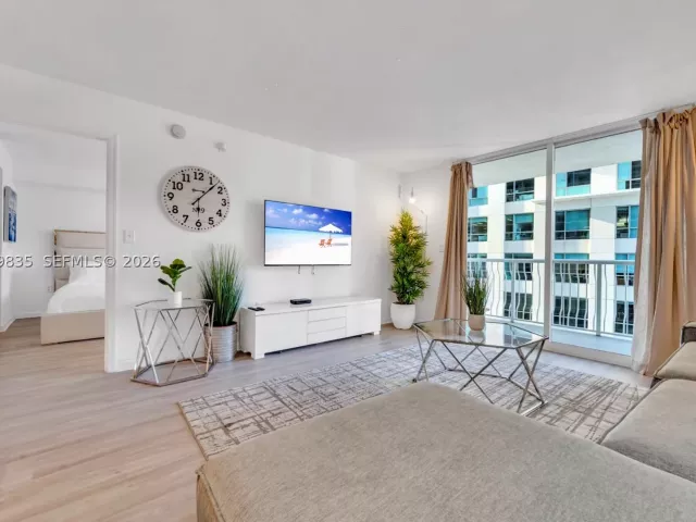 1-bedroom condo for sale in Miami - 1200 Brickell Bay Dr 2904 - MondialRealty