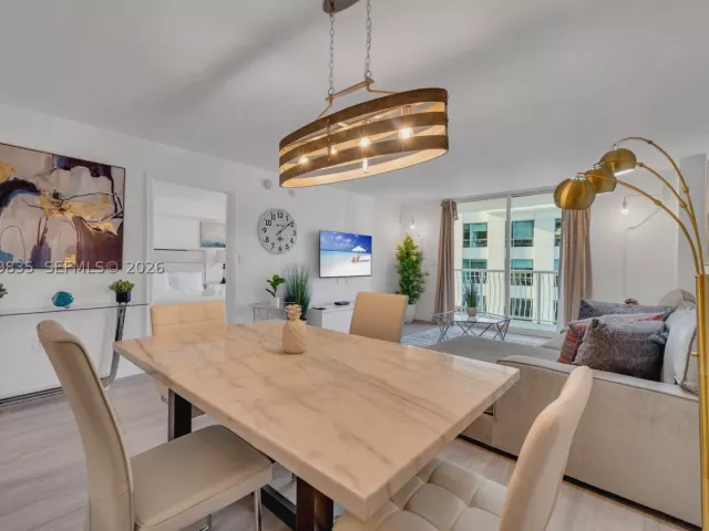 1-bedroom condo for sale in Miami - 1200 Brickell Bay Dr 2904 - MondialRealty