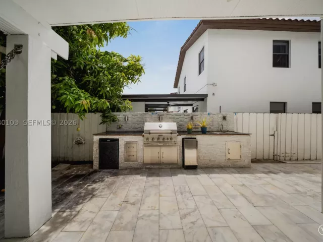 4-bedroom home for sale in Doral - 10269 NW 86th St - MondialRealty