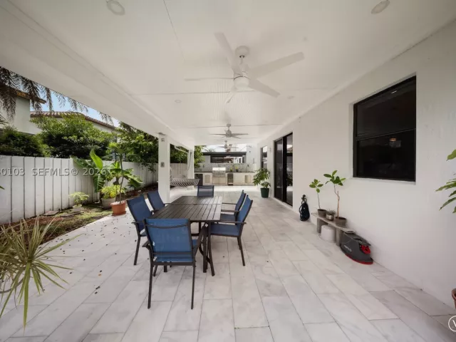 4-bedroom home for sale in Doral - 10269 NW 86th St - MondialRealty