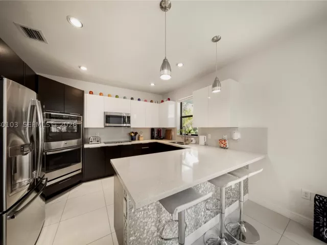 4-bedroom home for sale in Doral - 10269 NW 86th St - MondialRealty