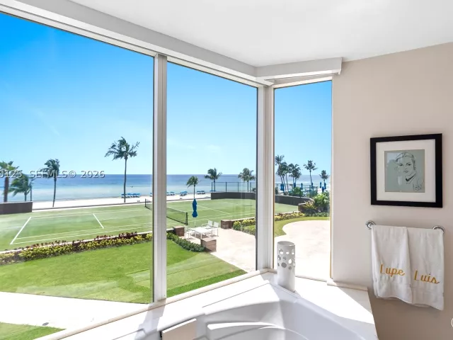 3-bedroom condo for sale in Sunny Isles Beach - 17555 Collins Ave 308 - MondialRealty