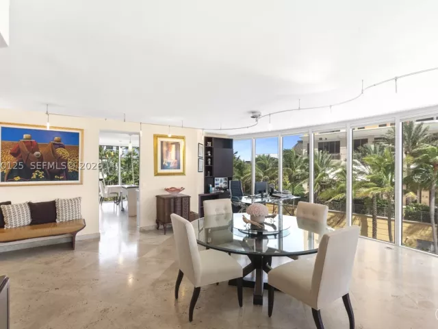 3-bedroom condo for sale in Sunny Isles Beach - 17555 Collins Ave 308 - MondialRealty