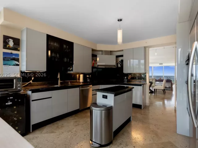 3-bedroom condo for sale in Sunny Isles Beach - 17555 Collins Ave 308 - MondialRealty