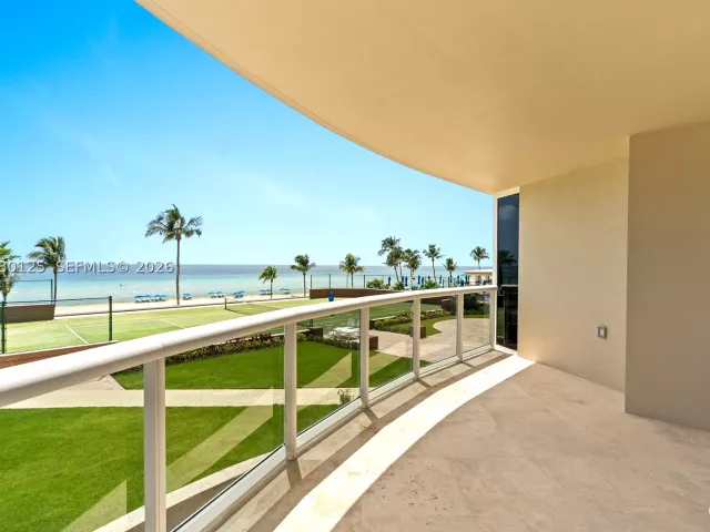 3-bedroom condo for sale in Sunny Isles Beach - 17555 Collins Ave 308 - MondialRealty