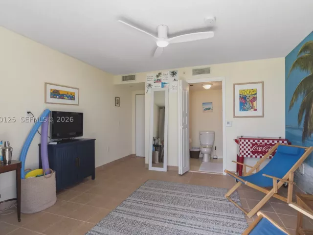 3-bedroom condo for sale in Sunny Isles Beach - 17555 Collins Ave 308 - MondialRealty