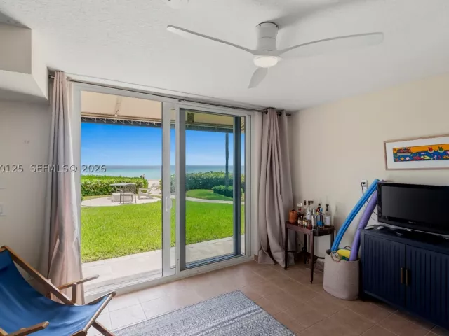3-bedroom condo for sale in Sunny Isles Beach - 17555 Collins Ave 308 - MondialRealty