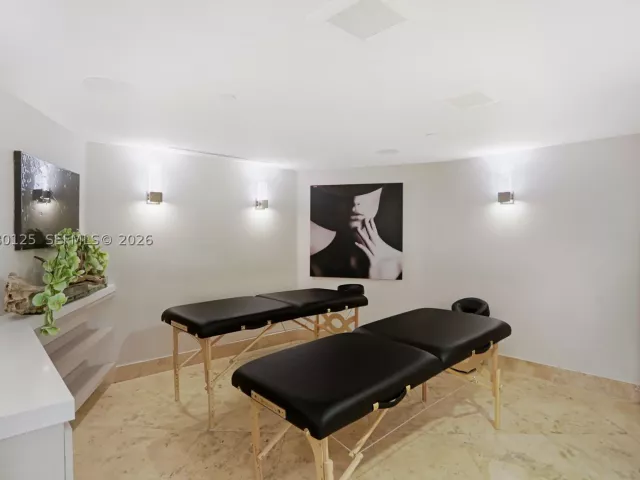 3-bedroom condo for sale in Sunny Isles Beach - 17555 Collins Ave 308 - MondialRealty