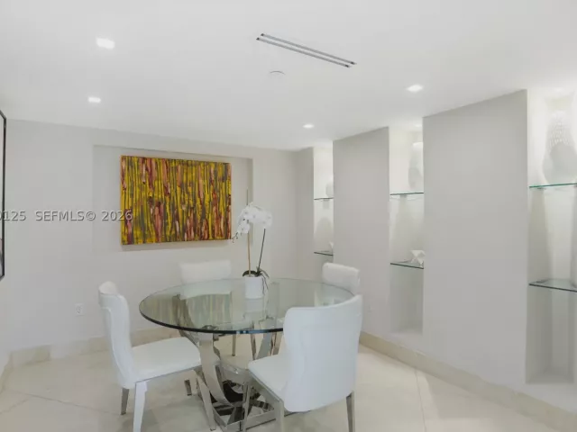 3-bedroom condo for sale in Sunny Isles Beach - 17555 Collins Ave 308 - MondialRealty
