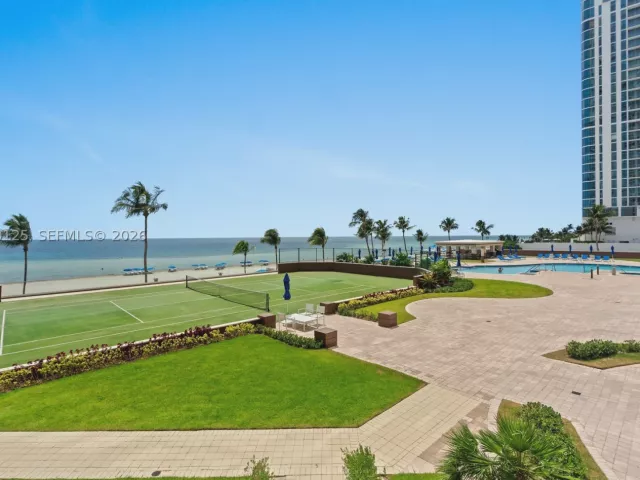 3-bedroom condo for sale in Sunny Isles Beach - 17555 Collins Ave 308 - MondialRealty