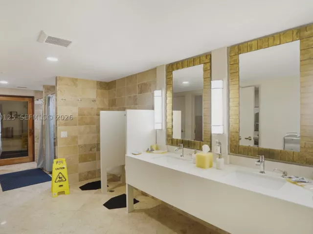 3-bedroom condo for sale in Sunny Isles Beach - 17555 Collins Ave 308 - MondialRealty