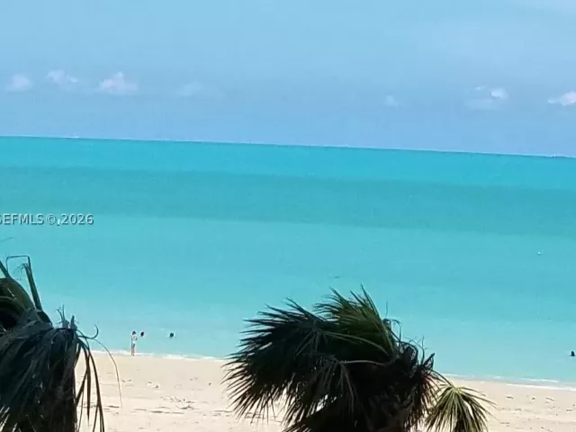 3-bedroom condo for sale in Sunny Isles Beach - 17555 Collins Ave 308 - MondialRealty