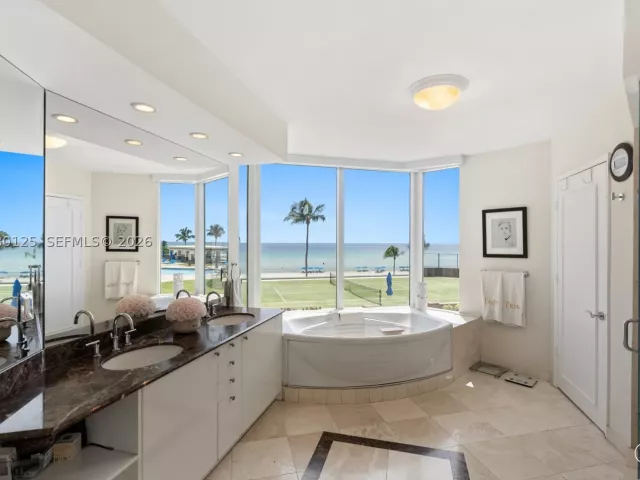 3-bedroom condo for sale in Sunny Isles Beach - 17555 Collins Ave 308 - MondialRealty