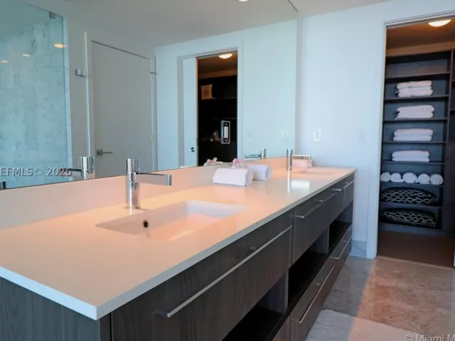 3-bedroom condo for rent in Miami - 3131 NE 7th Ave 2603 - MondialRealty