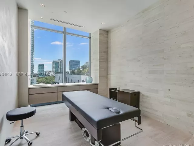 3-bedroom condo for rent in Miami - 3131 NE 7th Ave 2603 - MondialRealty