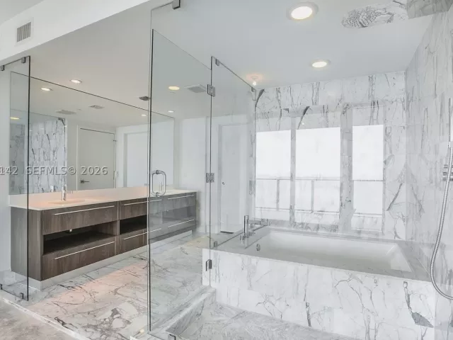 3-bedroom condo for rent in Miami - 3131 NE 7th Ave 2603 - MondialRealty