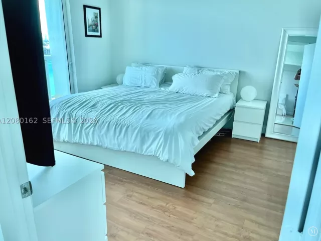 2-bedroom condo for rent in Miami - 1800 N Bayshore Dr 2507 - MondialRealty