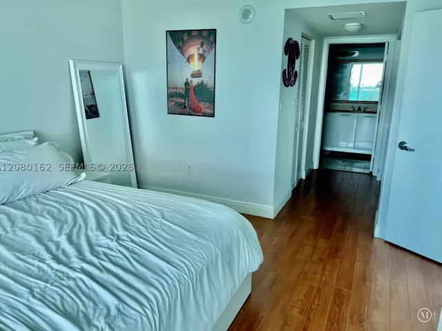 2-bedroom condo for rent in Miami - 1800 N Bayshore Dr 2507 - MondialRealty