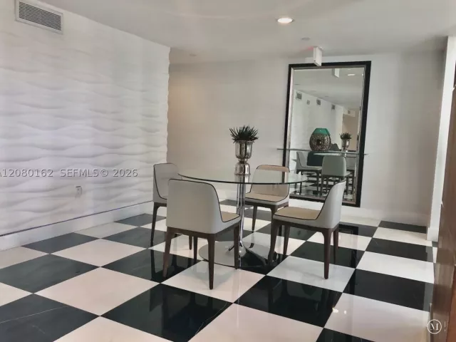 2-bedroom condo for rent in Miami - 1800 N Bayshore Dr 2507 - MondialRealty