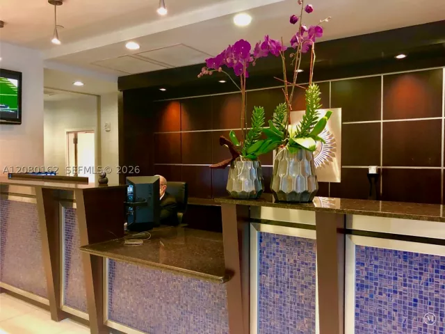 2-bedroom condo for rent in Miami - 1800 N Bayshore Dr 2507 - MondialRealty