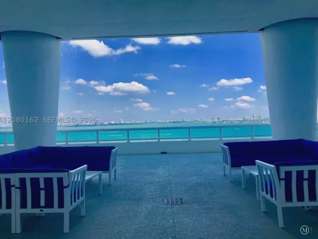 2-bedroom condo for rent in Miami - 1800 N Bayshore Dr 2507 - MondialRealty