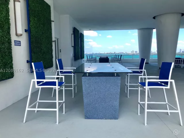 2-bedroom condo for rent in Miami - 1800 N Bayshore Dr 2507 - MondialRealty