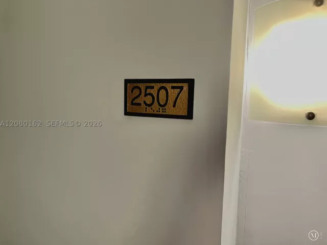 2-bedroom condo for rent in Miami - 1800 N Bayshore Dr 2507 - MondialRealty