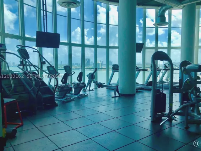 2-bedroom condo for rent in Miami - 1800 N Bayshore Dr 2507 - MondialRealty
