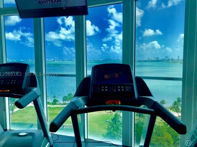 2-bedroom condo for rent in Miami - 1800 N Bayshore Dr 2507 - MondialRealty