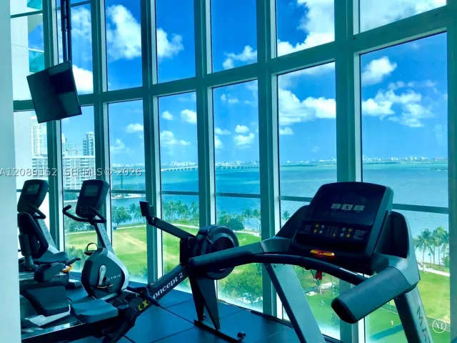 2-bedroom condo for rent in Miami - 1800 N Bayshore Dr 2507 - MondialRealty