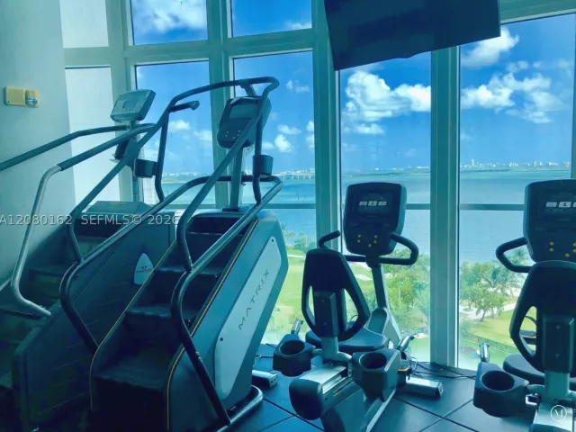2-bedroom condo for rent in Miami - 1800 N Bayshore Dr 2507 - MondialRealty