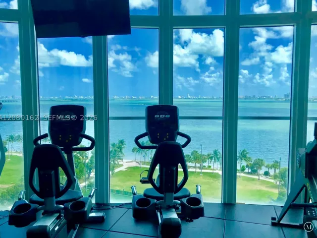 2-bedroom condo for rent in Miami - 1800 N Bayshore Dr 2507 - MondialRealty
