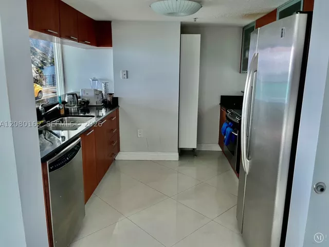 2-bedroom condo for rent in Miami - 1800 N Bayshore Dr 2507 - MondialRealty