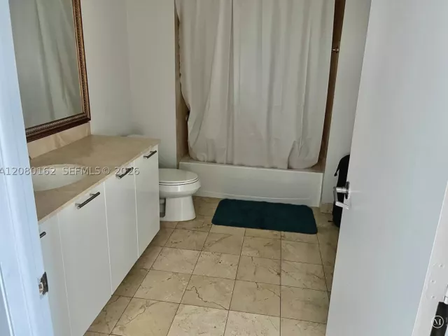 2-bedroom condo for rent in Miami - 1800 N Bayshore Dr 2507 - MondialRealty