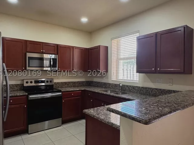 3-bedroom home for rent in Miami - 14720 SW 25th Ln 14720 - MondialRealty
