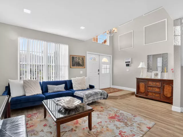 4-bedroom home for sale in Boca Raton - 18280 Coral Isles Drive - MondialRealty