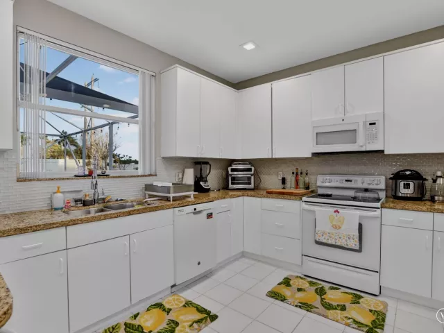 4-bedroom home for sale in Boca Raton - 18280 Coral Isles Drive - MondialRealty