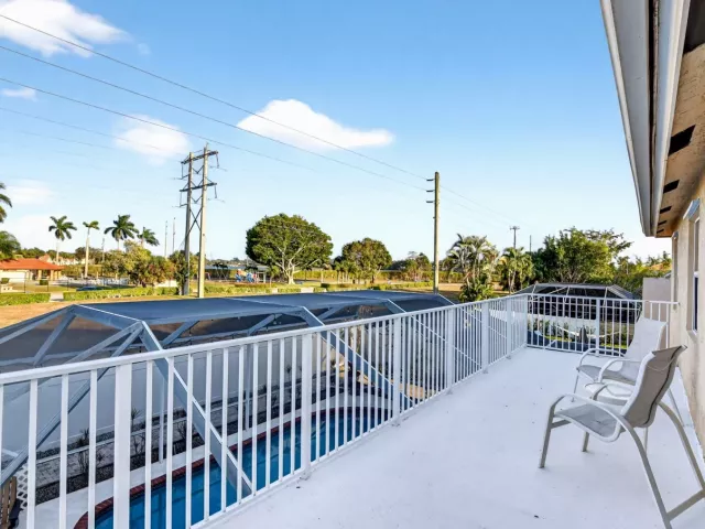 4-bedroom home for sale in Boca Raton - 18280 Coral Isles Drive - MondialRealty