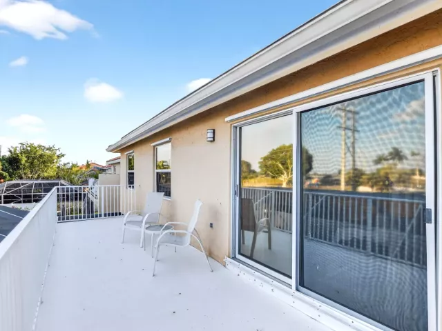 4-bedroom home for sale in Boca Raton - 18280 Coral Isles Drive - MondialRealty