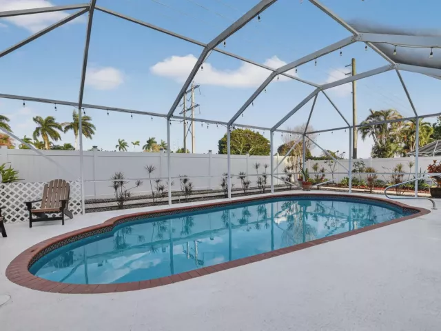 4-bedroom home for sale in Boca Raton - 18280 Coral Isles Drive - MondialRealty
